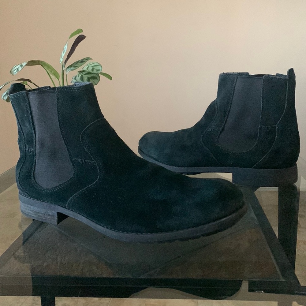 UGG Clyne Suede Ankle Chelsea Boots - Picture 1 of 12